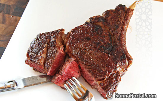 Шейх Ибн Баз: Можно ли кушать сырое или непрожаренное мясо?