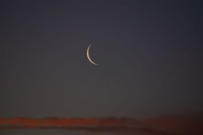 1024px-New_Moon_at_sunset