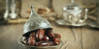 Финики в качестве разговления поста в 6 дней шавваля