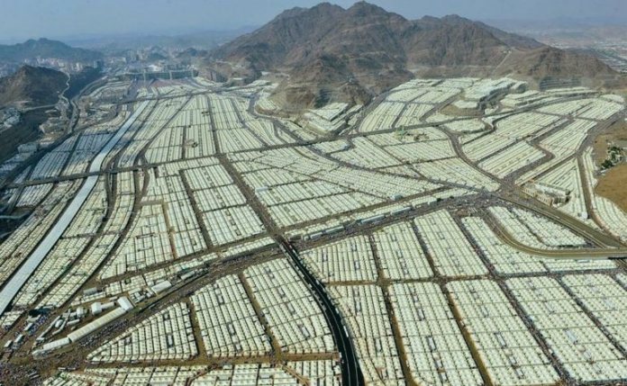 Долина Мина во время совершения хаджа в месяце Зуль-хиджа