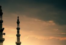 Имам Ибн Баз: Обязательно ли идти на джума, если прочитал айт-намаз в пятницу?