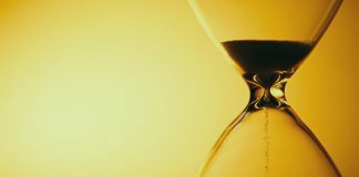 Песочные часы как олицетворение терпения Айюба