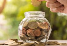 Можно ли хранить деньги на карте банка