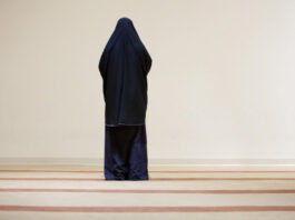 Есть ли разница между намазом женщины и мужчины?